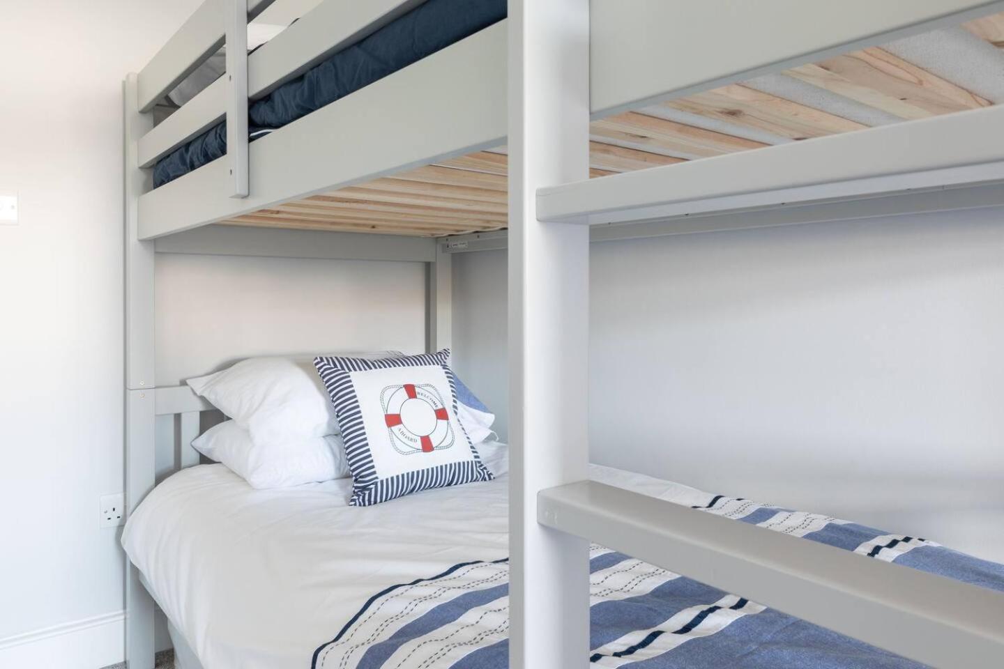 Eden Cottage Уитстейбъл Екстериор снимка