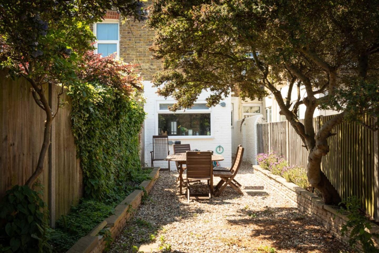 Eden Cottage Уитстейбъл Екстериор снимка